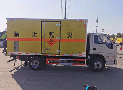 向阳街道爆破器材运输车